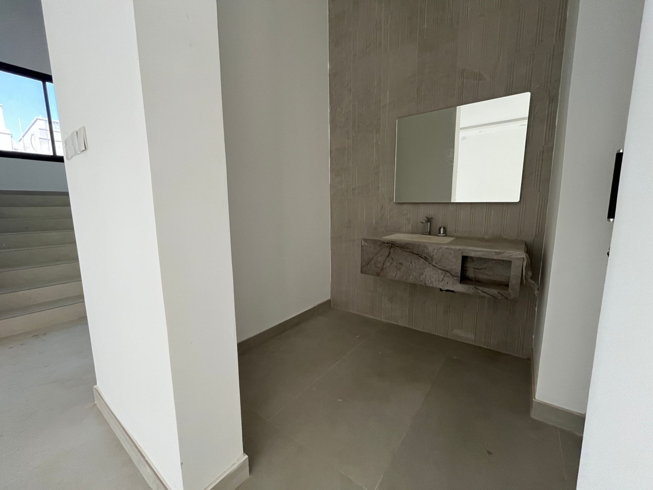 property 1255 image 2