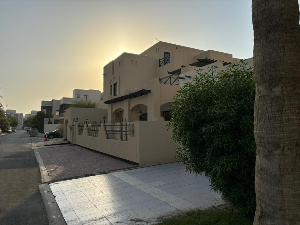 property 200 image 1
