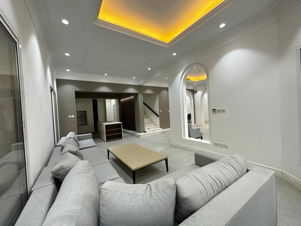 property 261 image 3