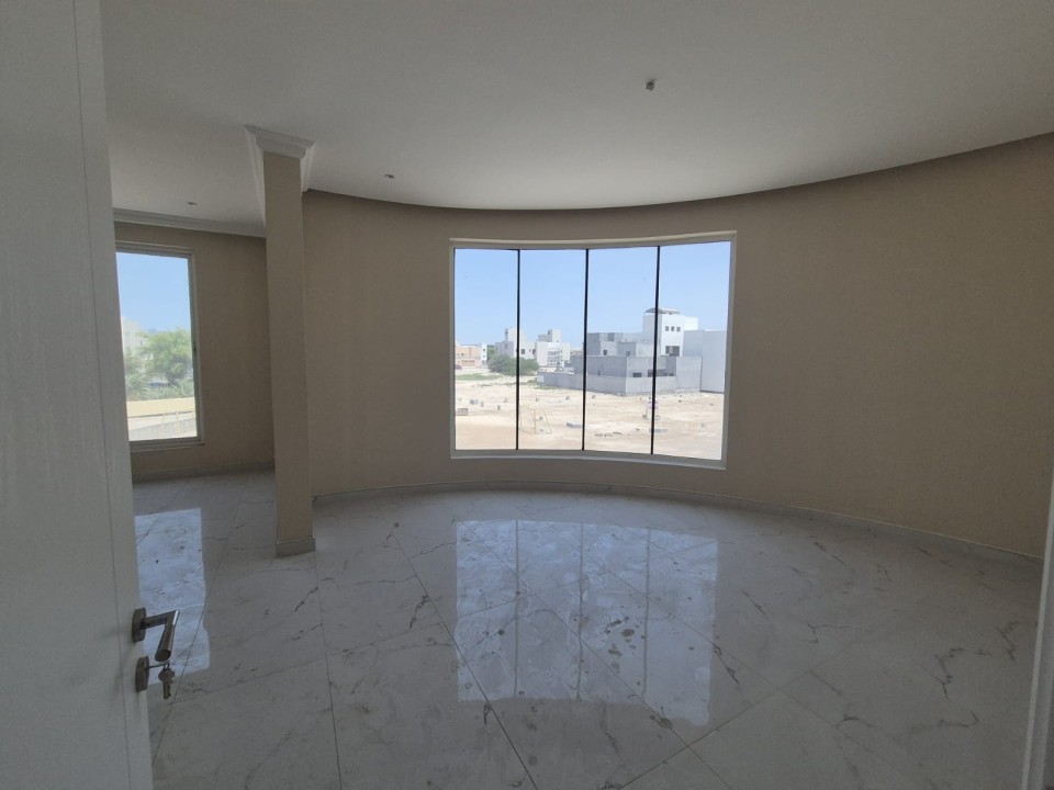 property 270 image 4