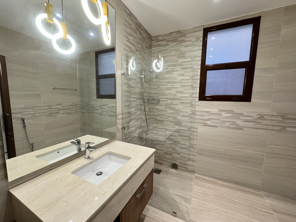 property 320 image 8