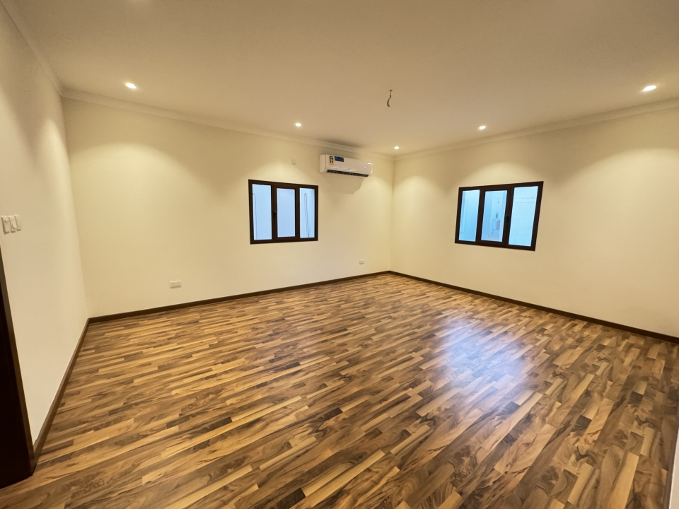 property 320 image 4