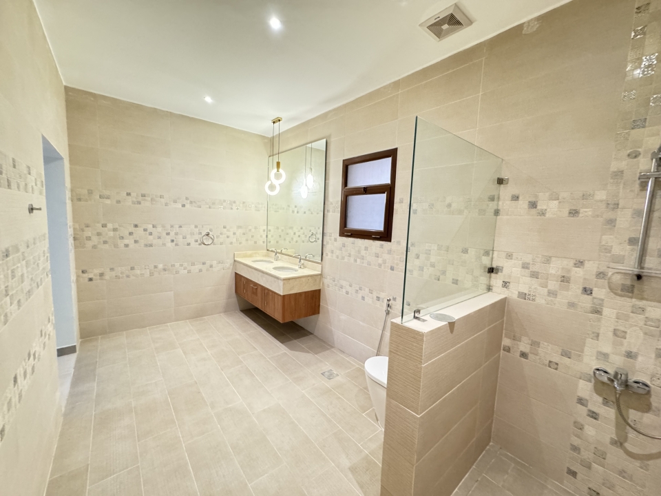 property 320 image 6