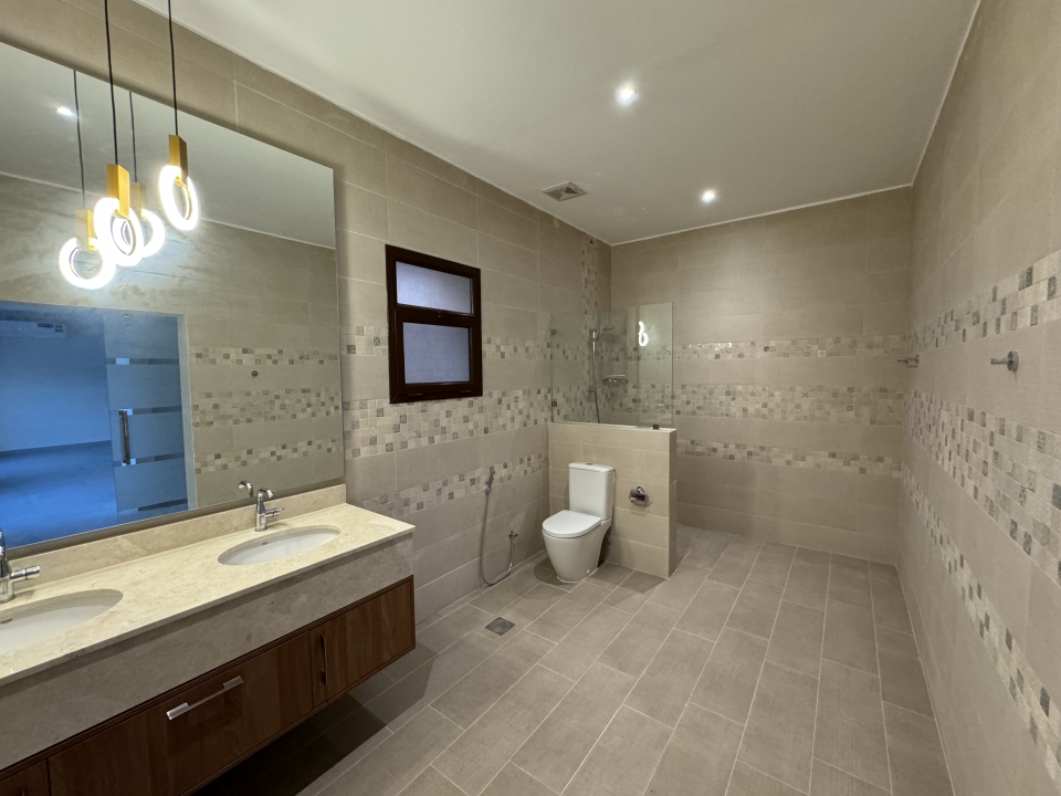 property 320 image 5