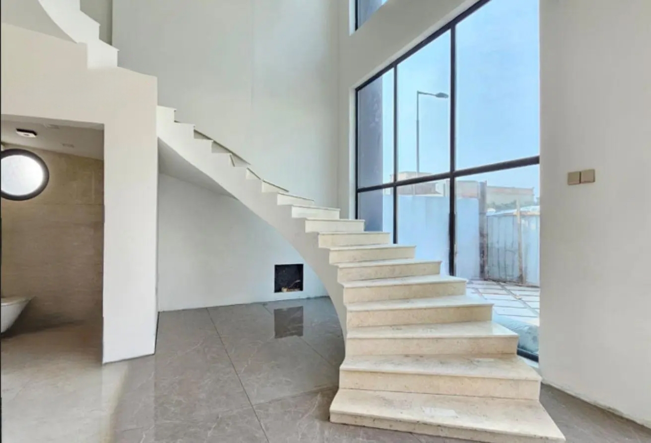 property 382 image 1