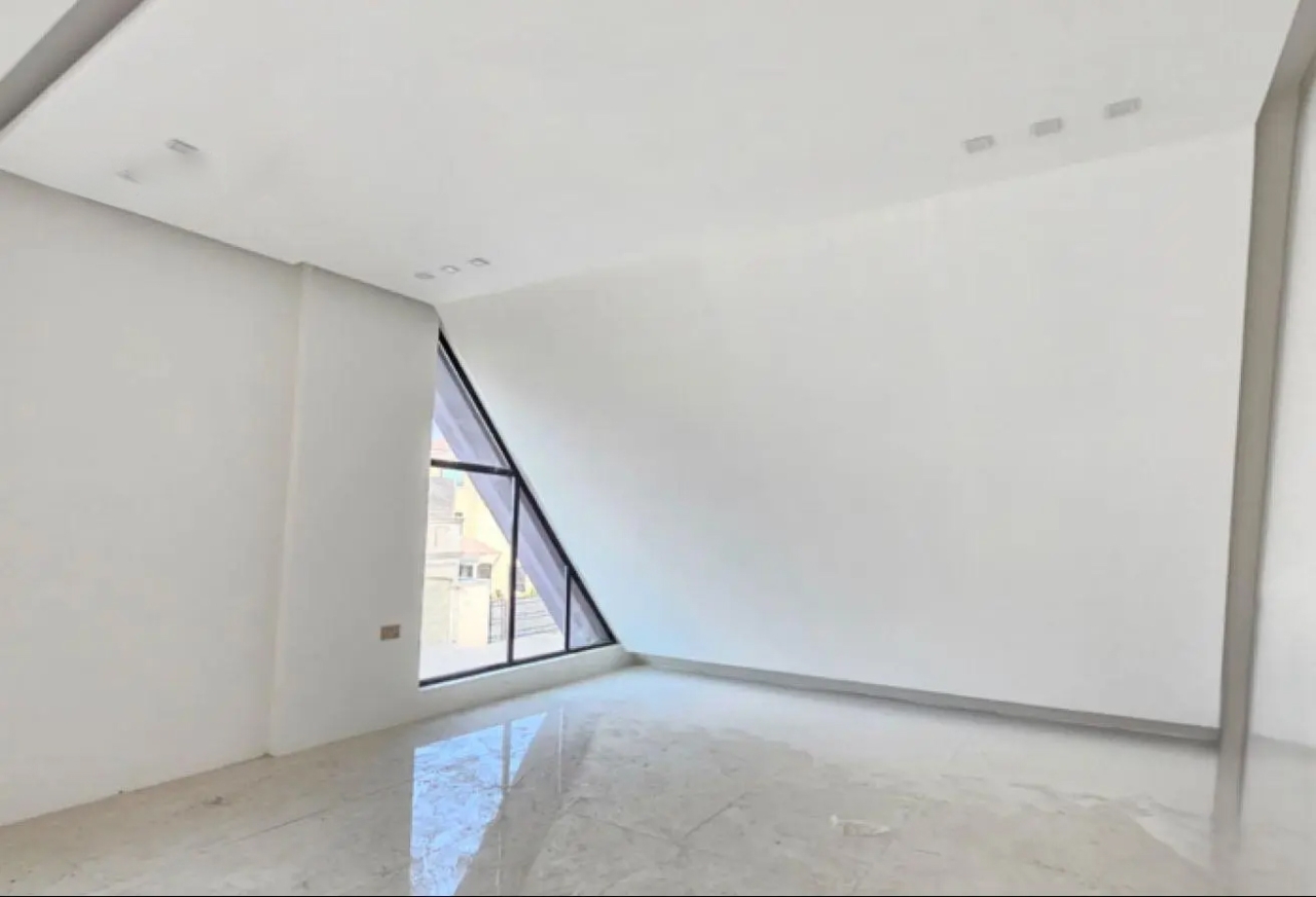 property 382 image 7