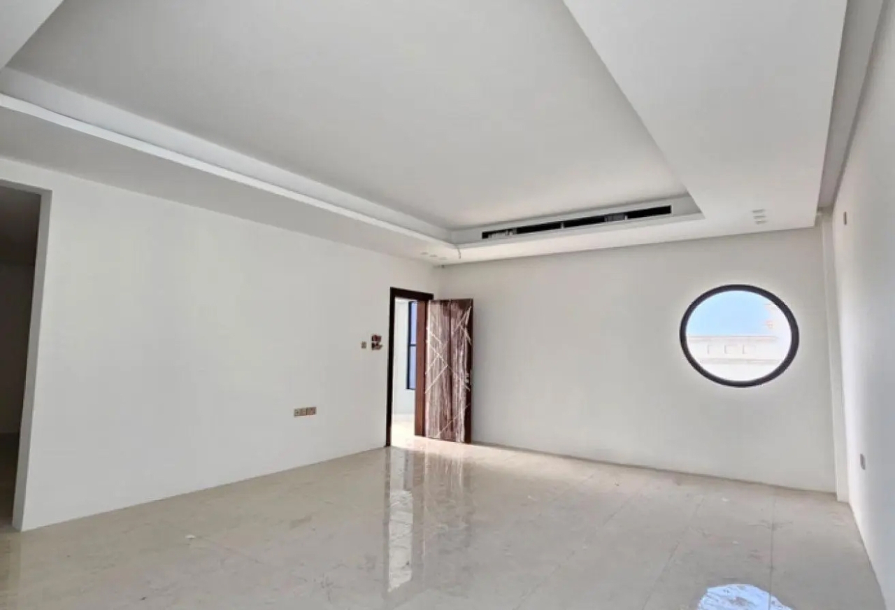 property 382 image 5