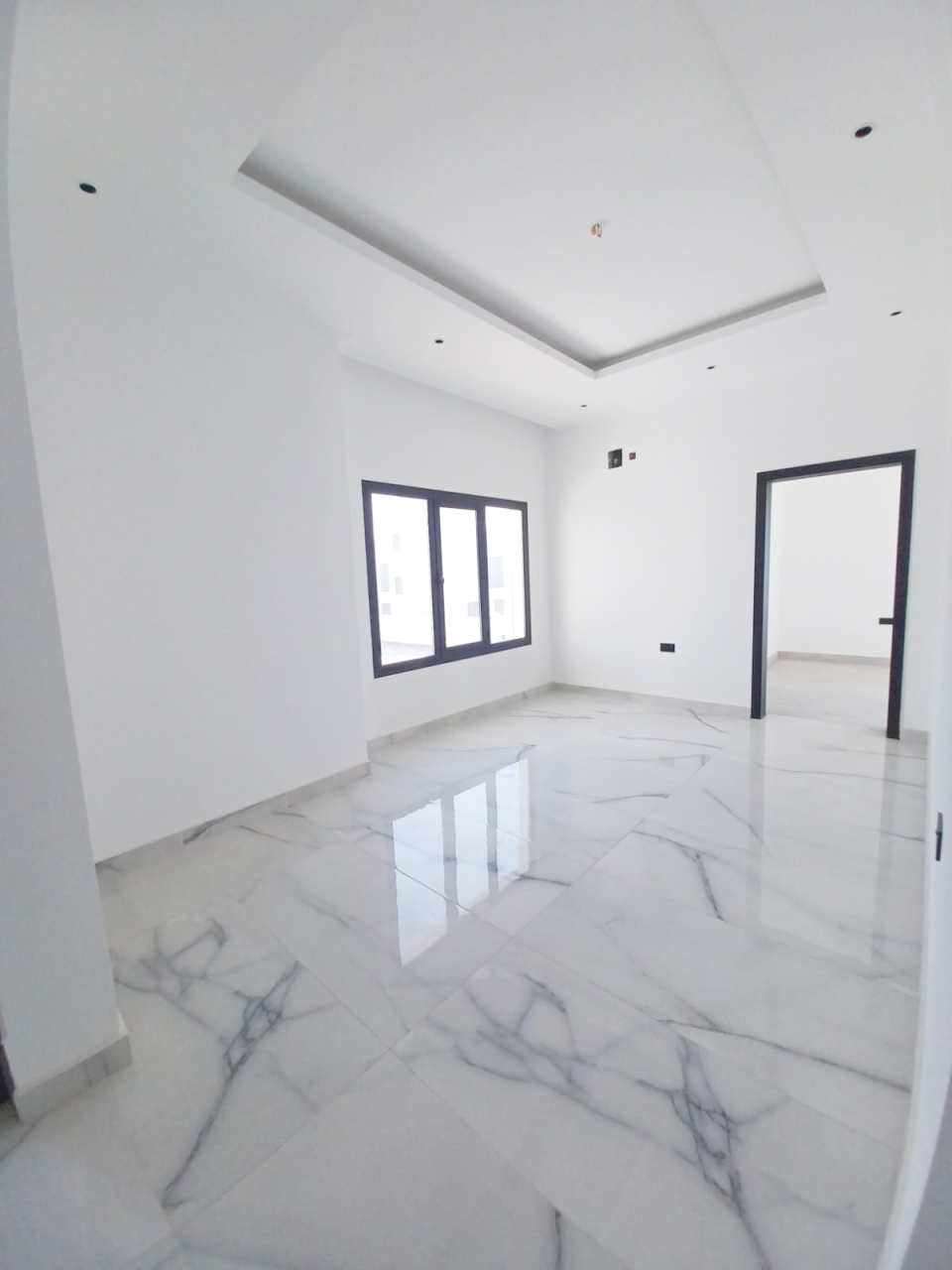 property 383 image 4