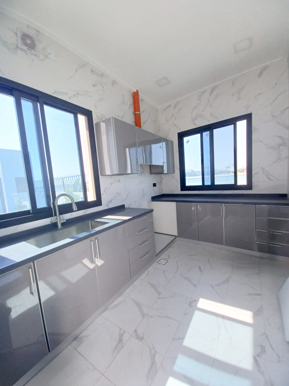 property 383 image 3