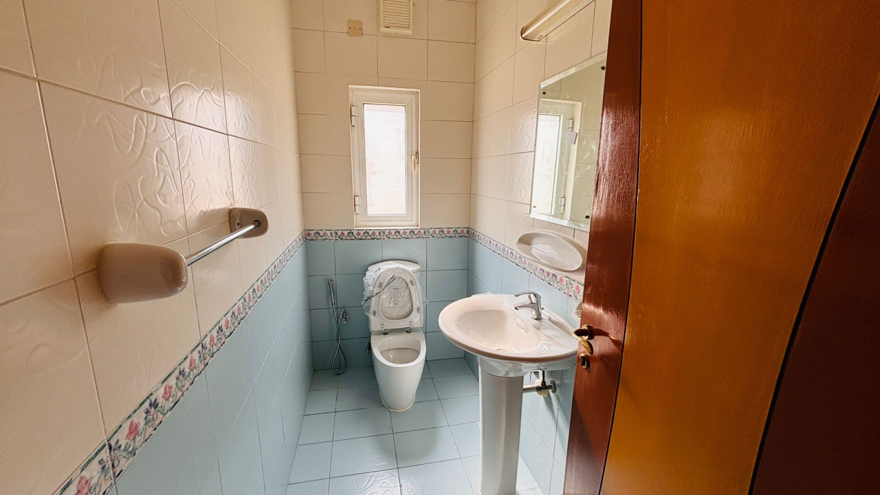 property 387 image 5