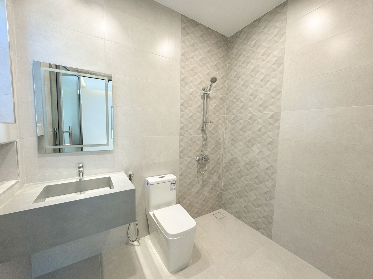 property 395 image 19
