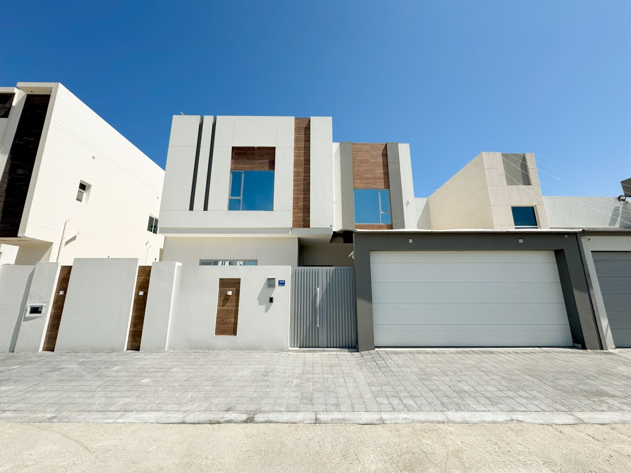 property 395 image 0