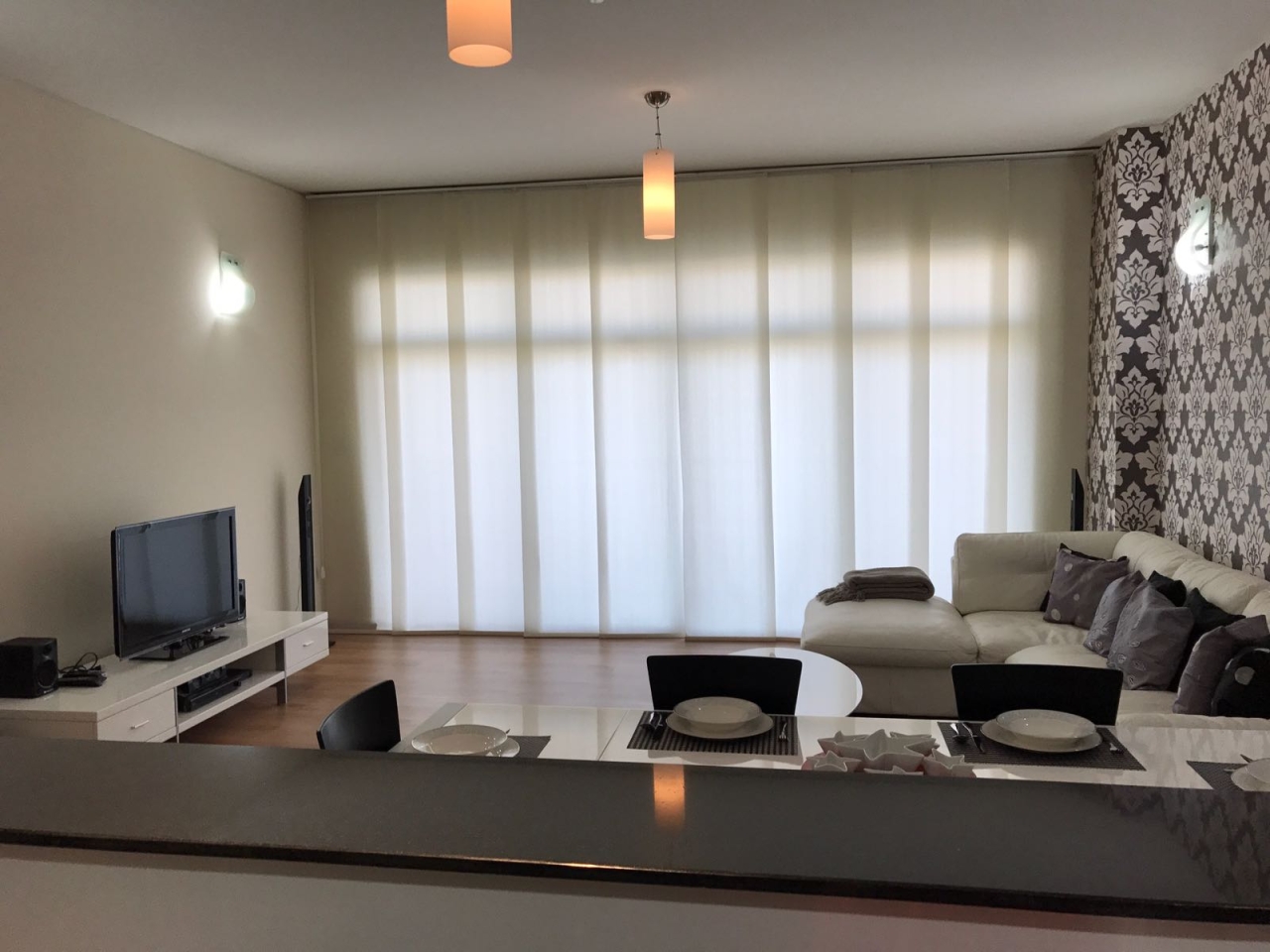 property 402 image 0