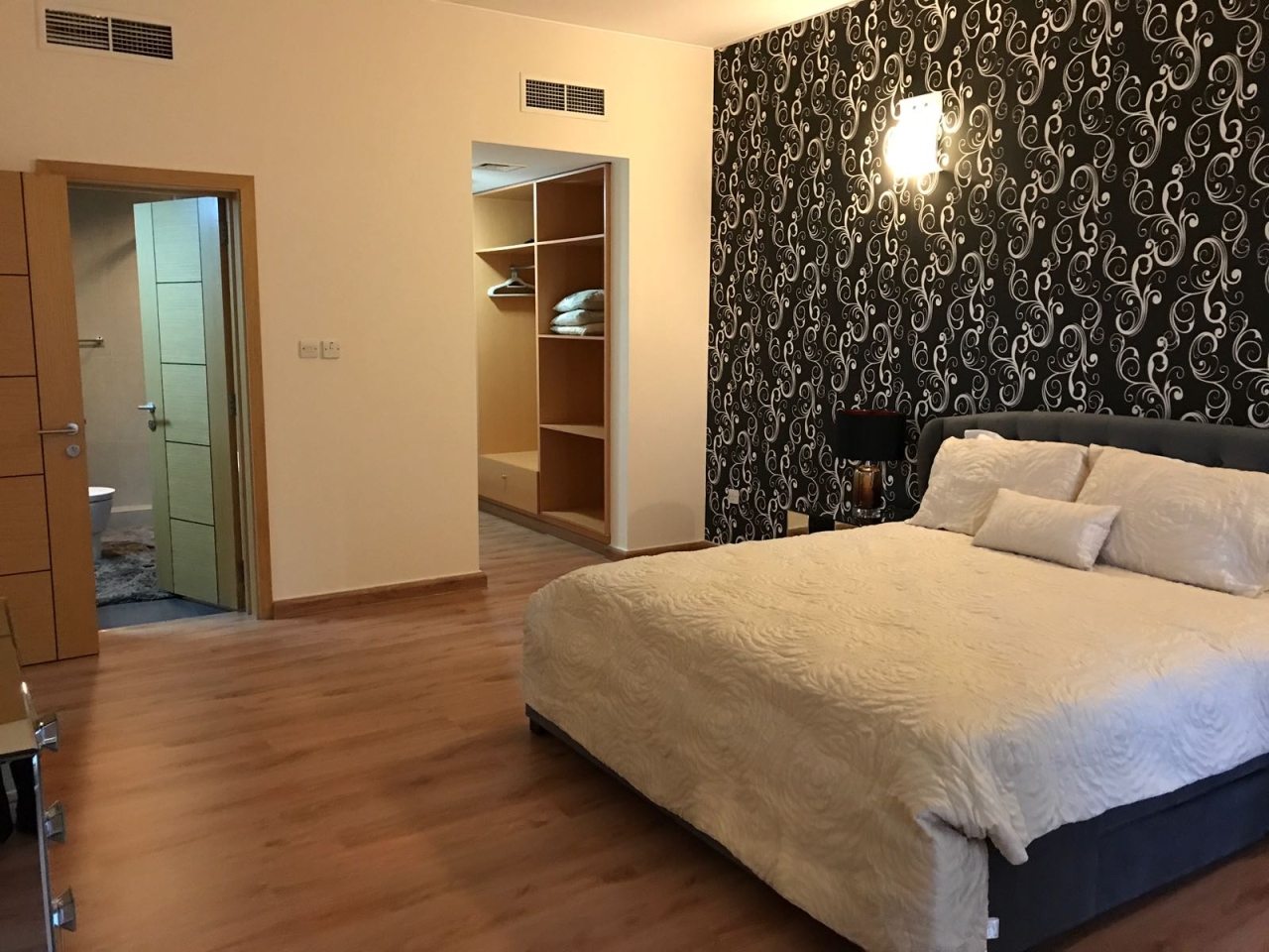 property 402 image 6