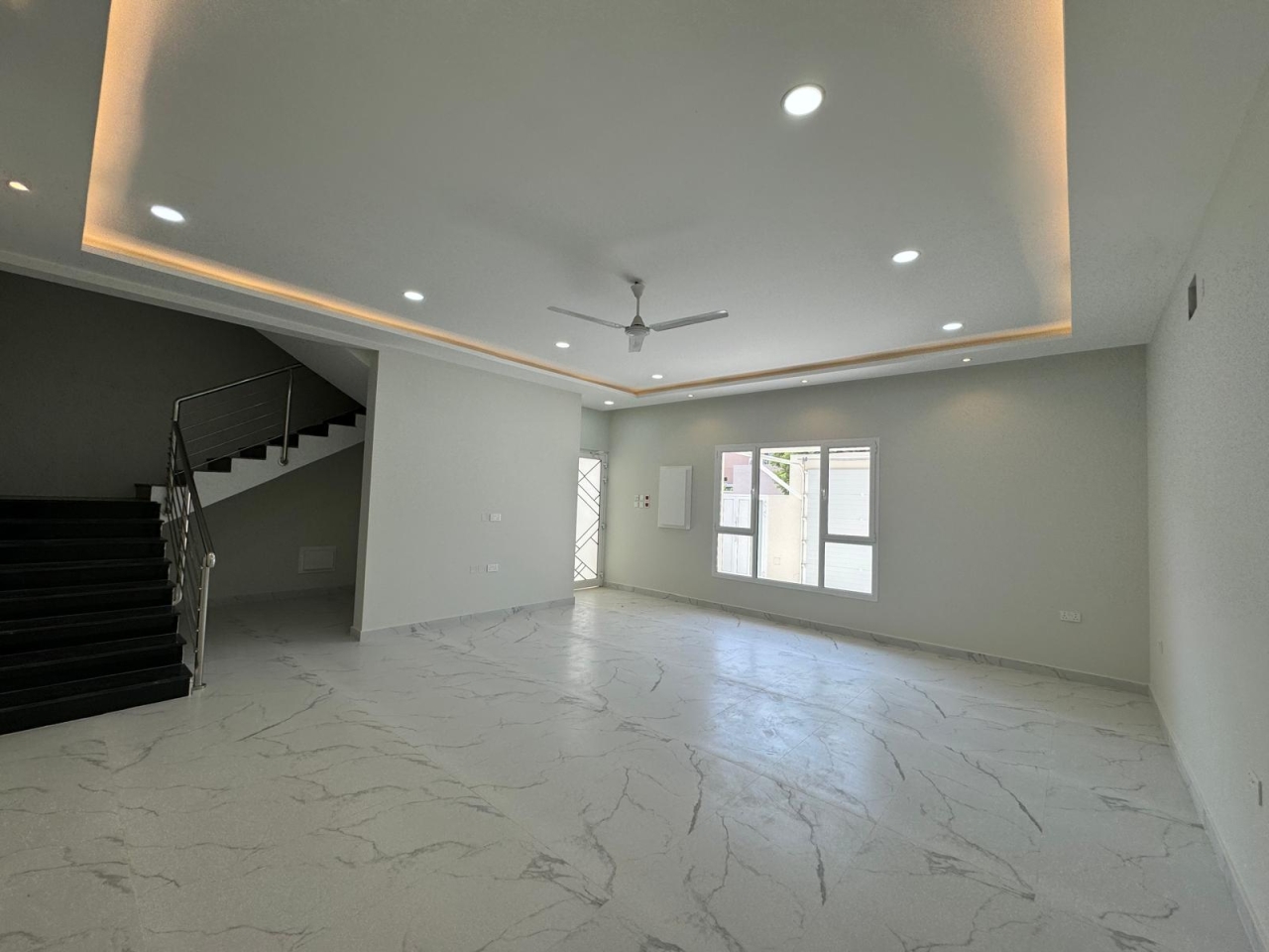 property 405 image 0