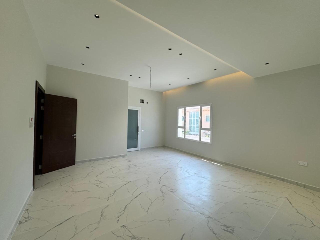 property 405 image 5