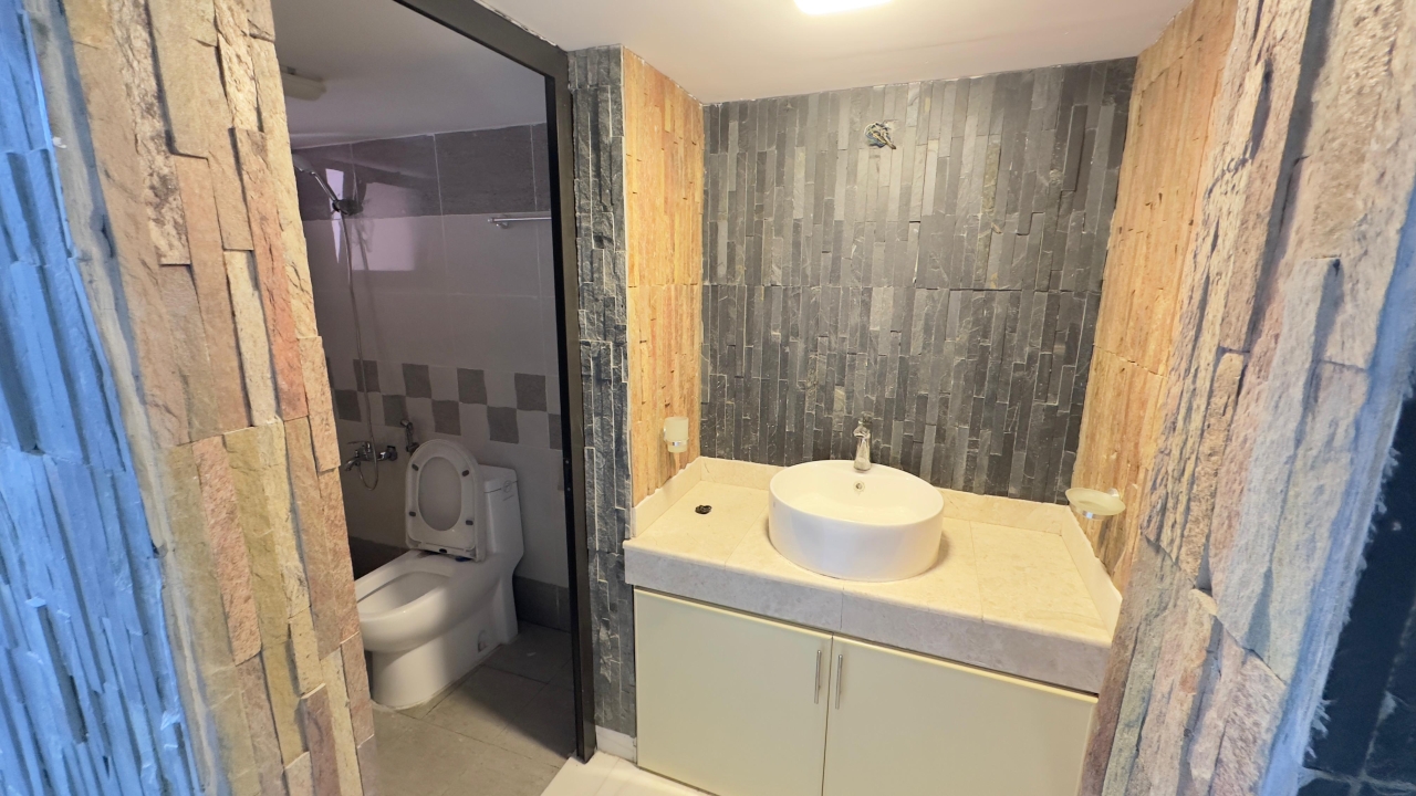 property 471 image 5