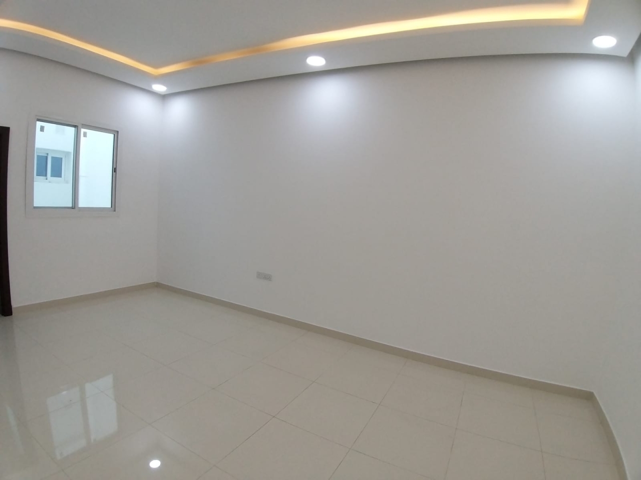 property 476 image 0