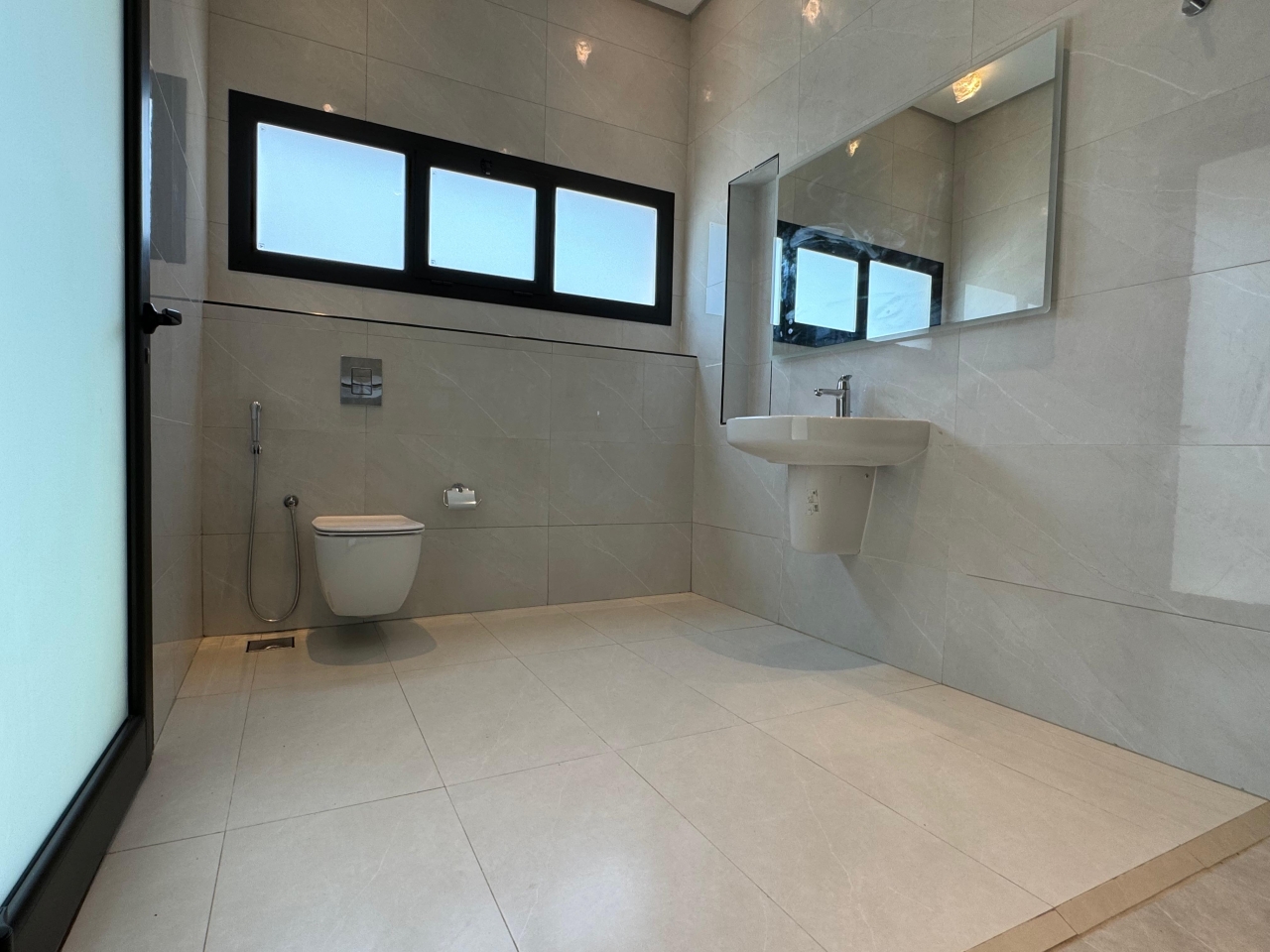 property 563 image 6