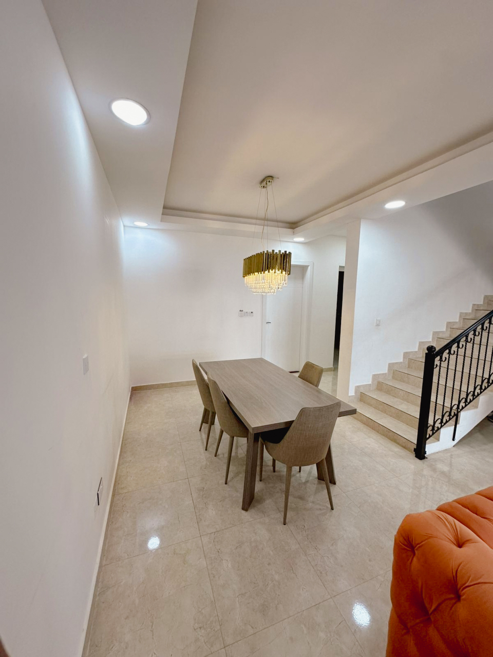 property 687 image 3