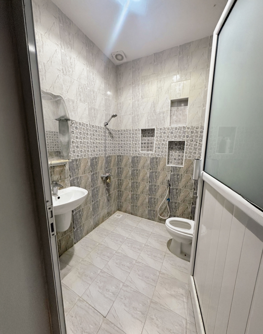 property 687 image 7