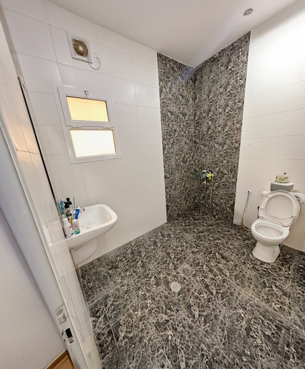 property 687 image 4