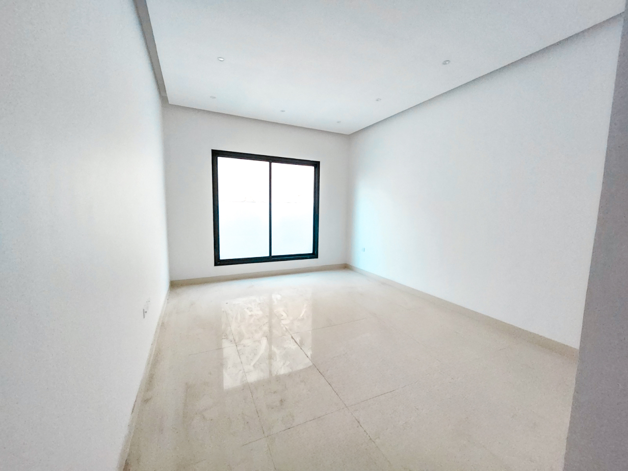 property 712 image 7