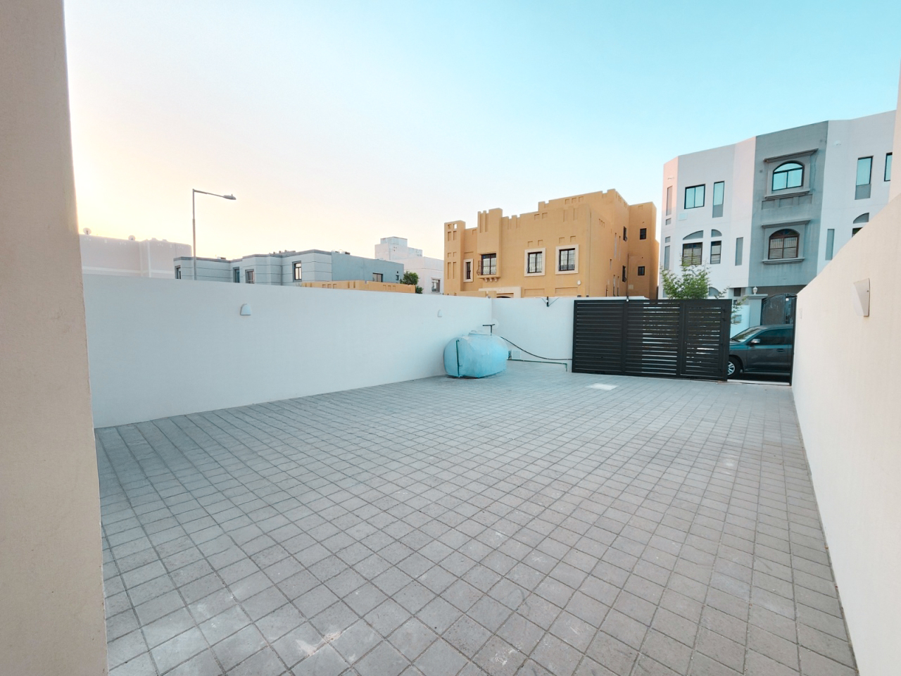 property 712 image 9