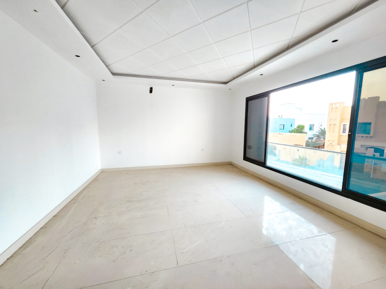property 712 image 6