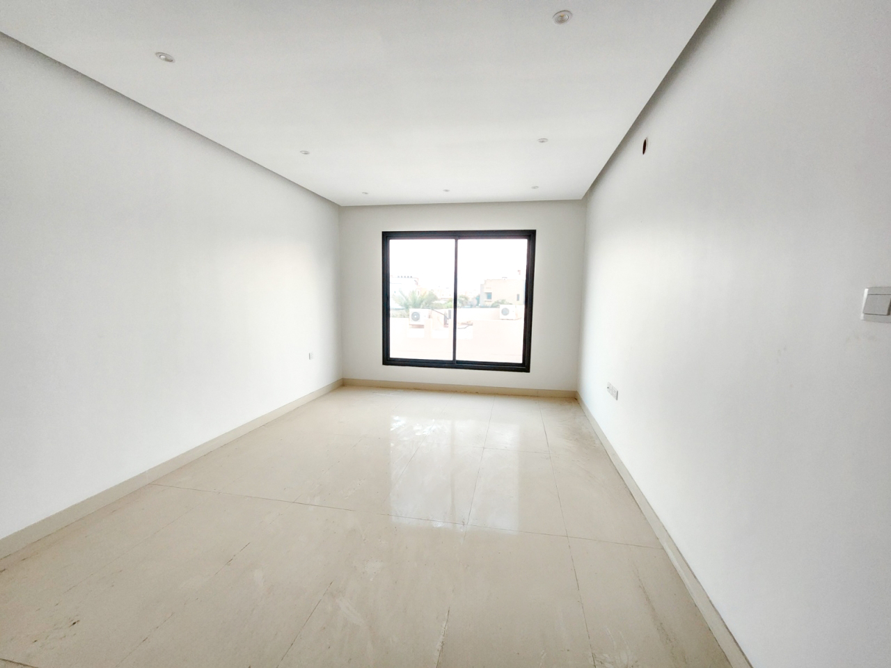 property 712 image 8