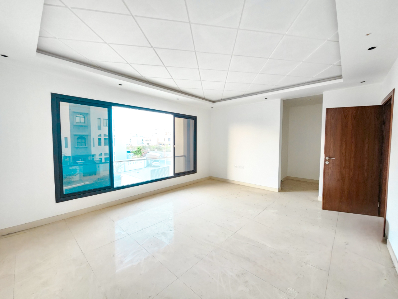 property 712 image 5