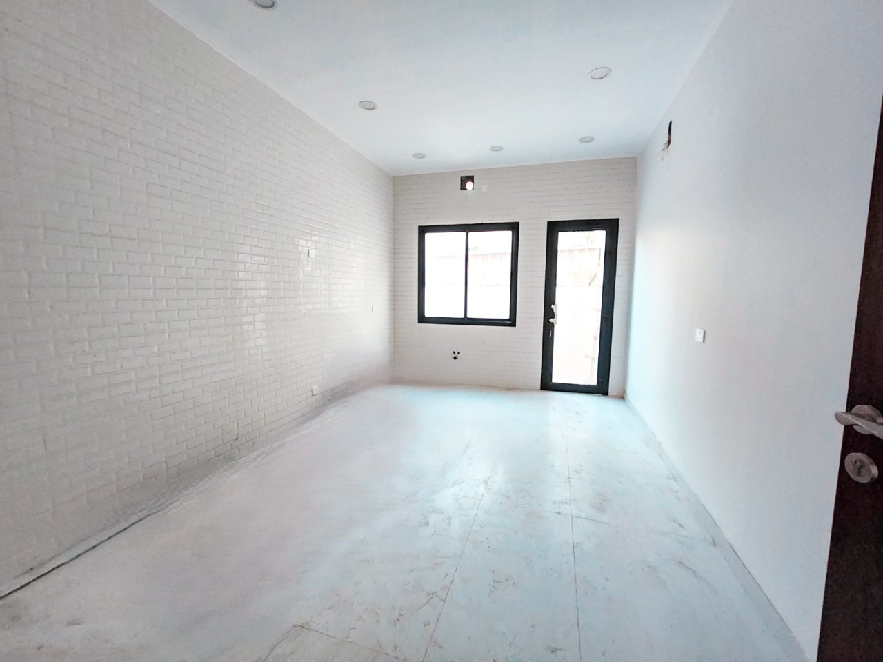 property 712 image 3