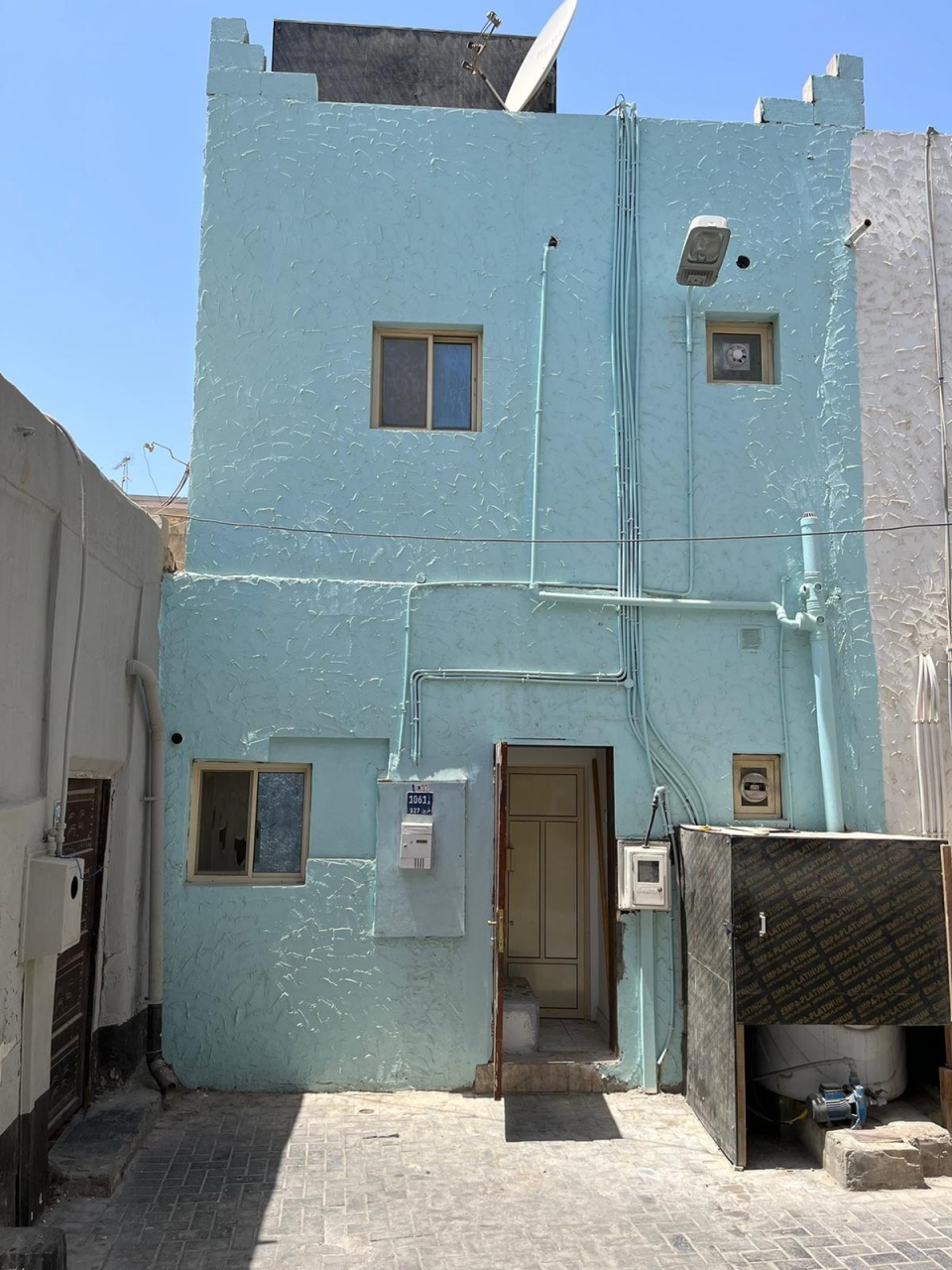 property 724 image 0