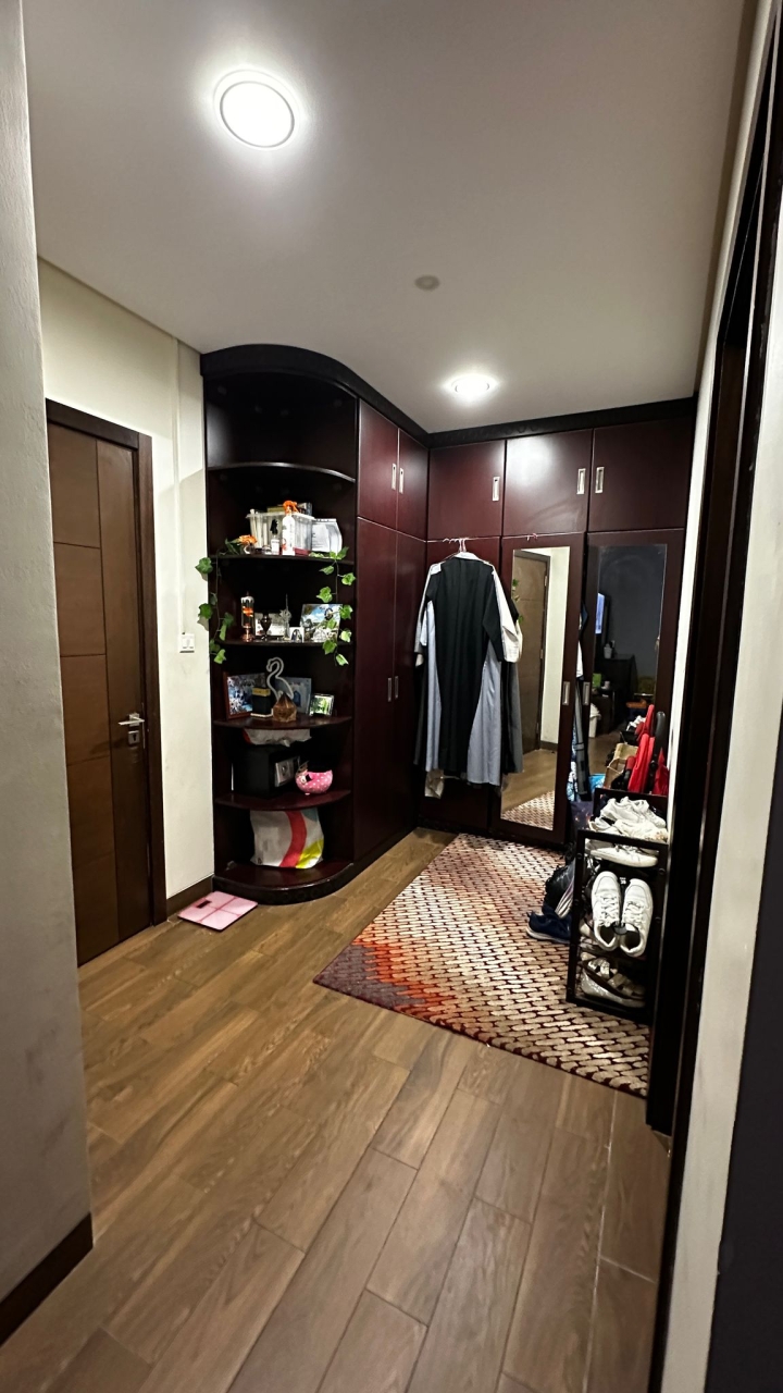 property 737 image 4