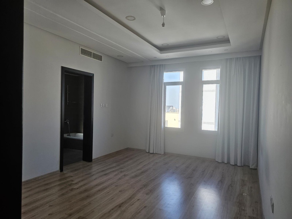 property 744 image 4