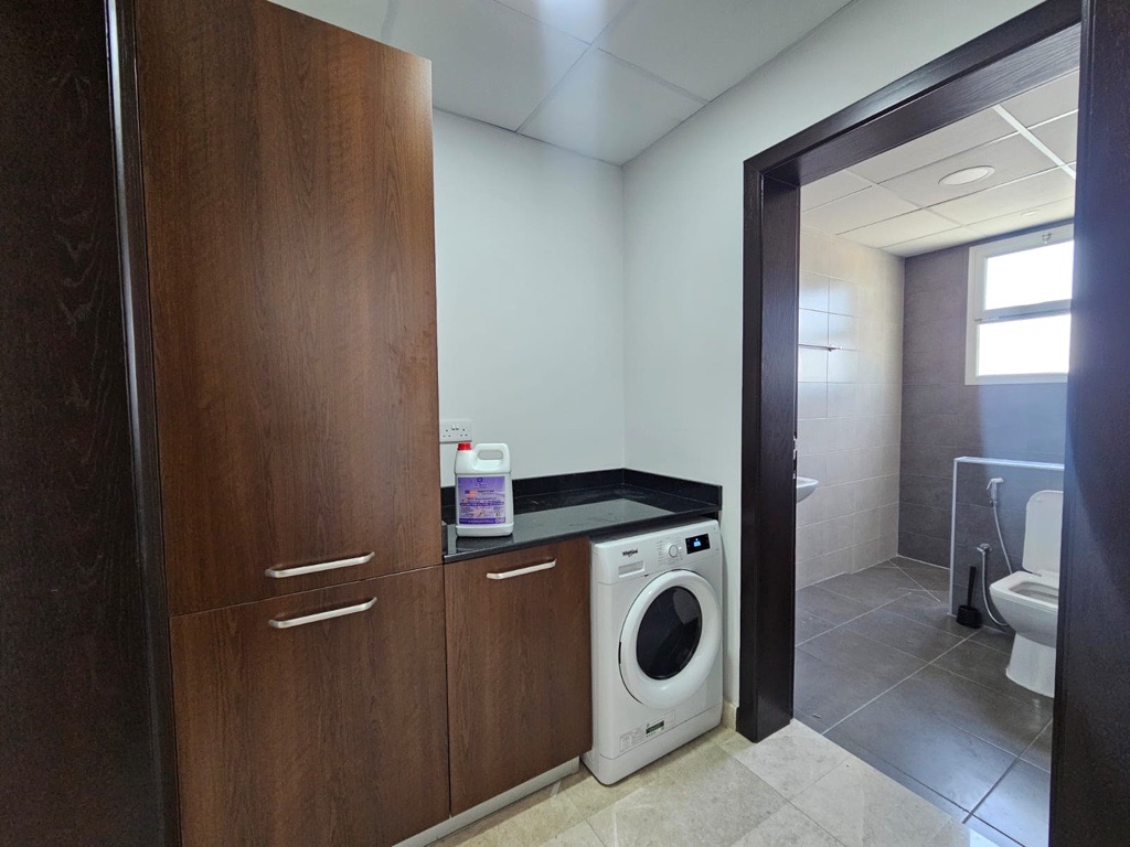 property 744 image 6