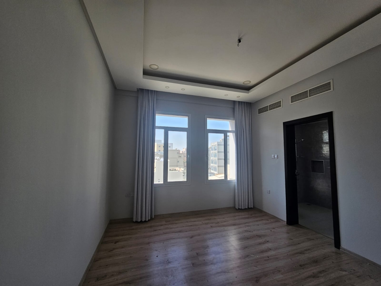 property 744 image 7