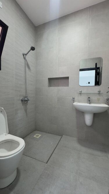 property 779 image 4