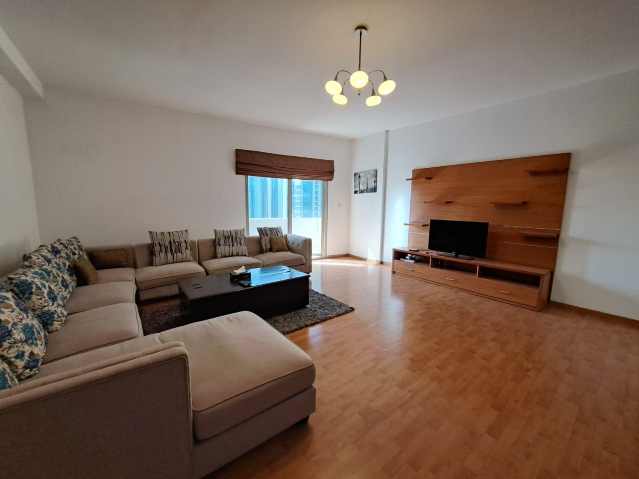 property 824 image 0