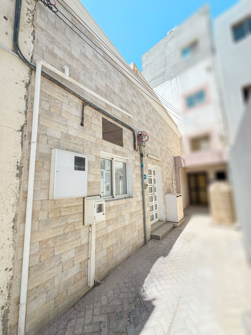 property 853 image 0