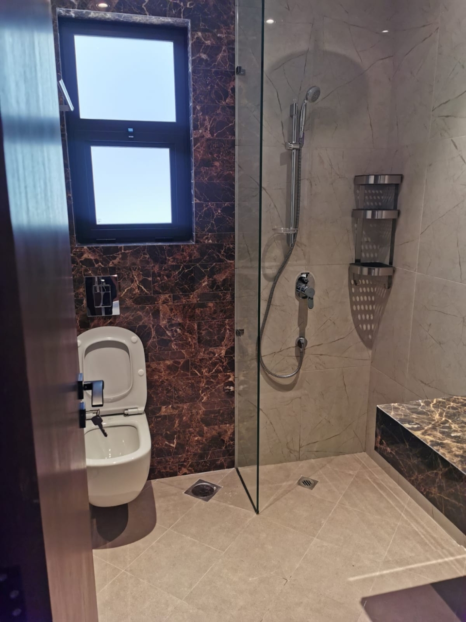 property 876 image 0