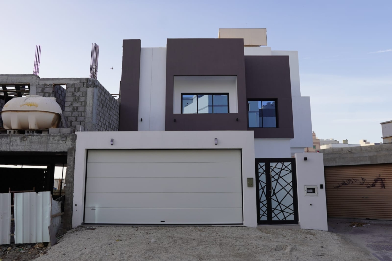 property 885 image 0