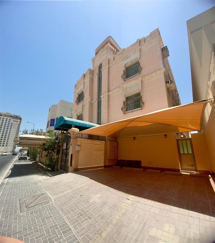 property 889 image 0