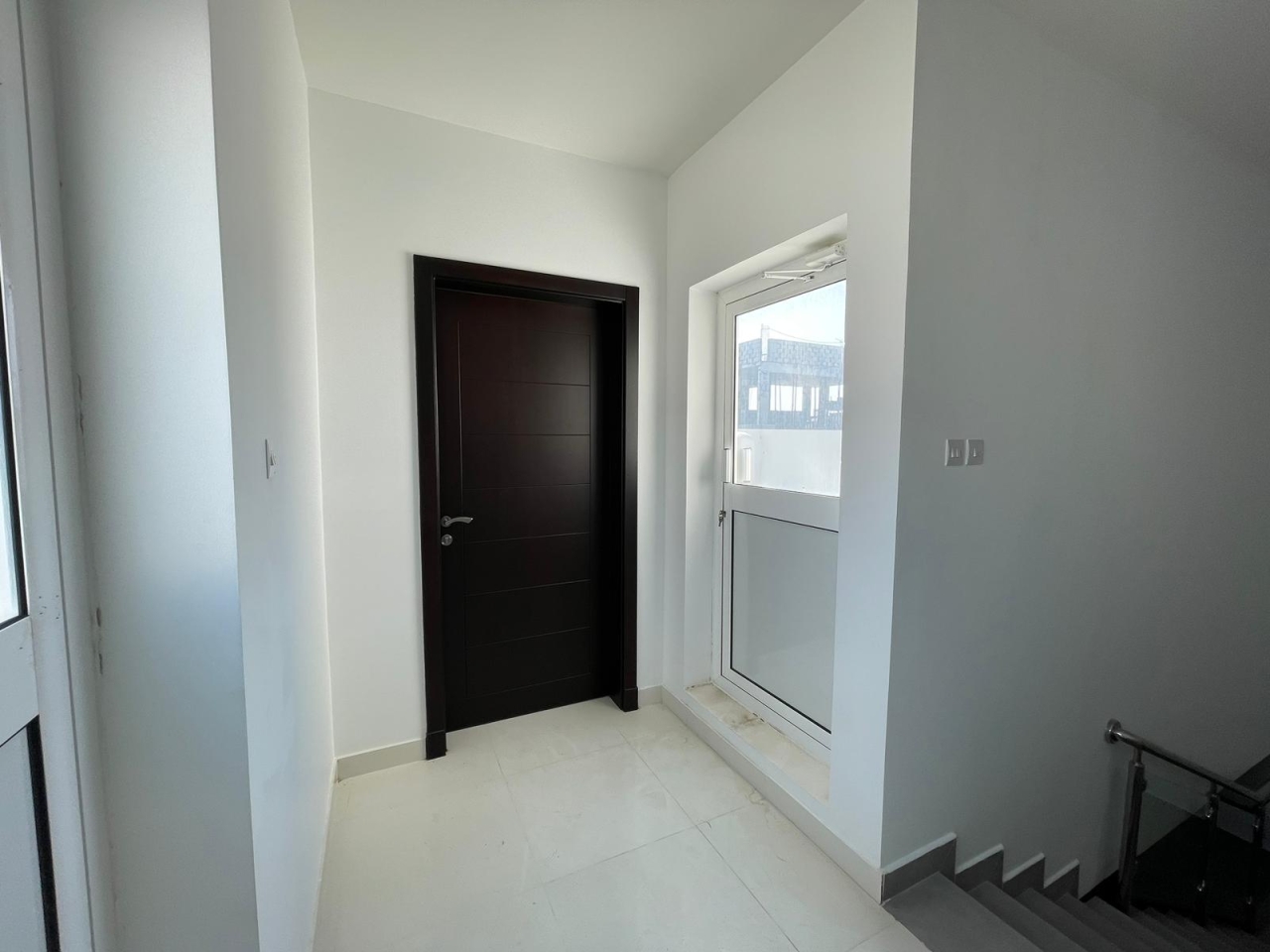 property 892 image 0