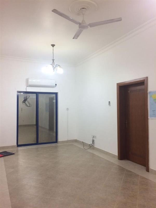 property 894 image 0