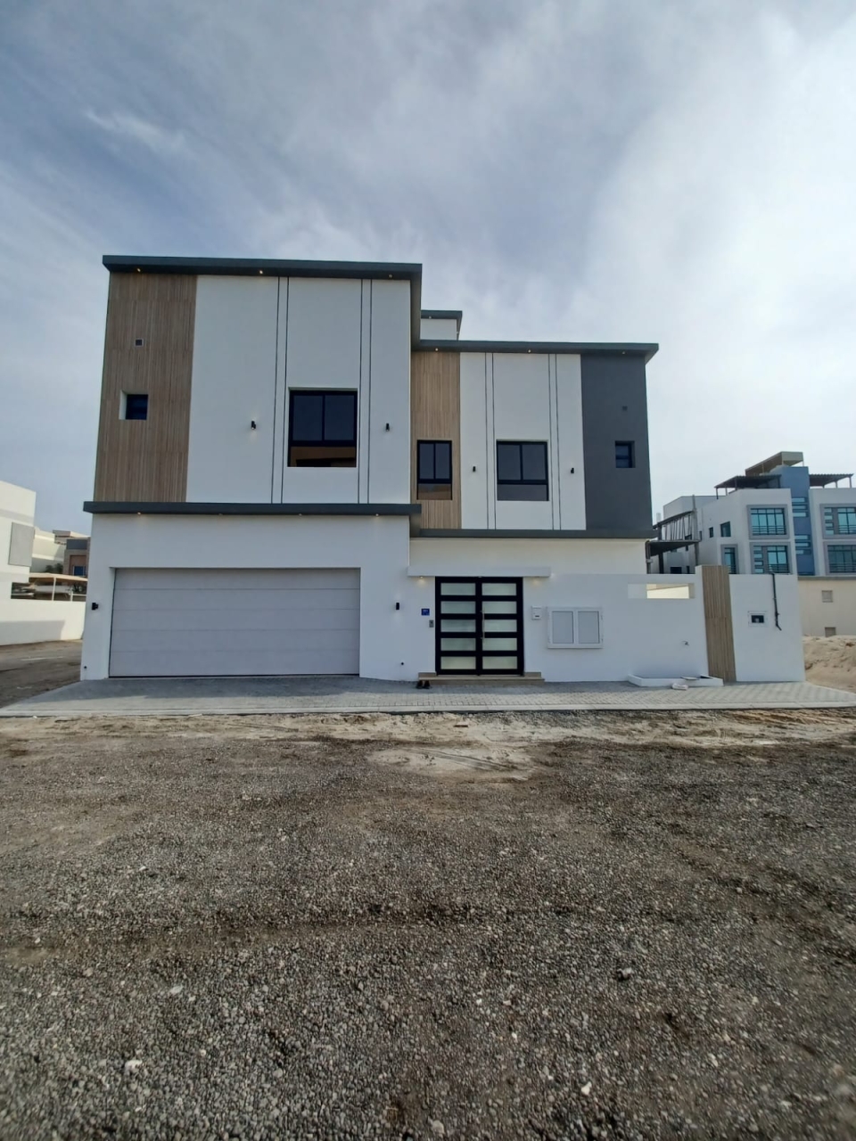 property 954 image 0